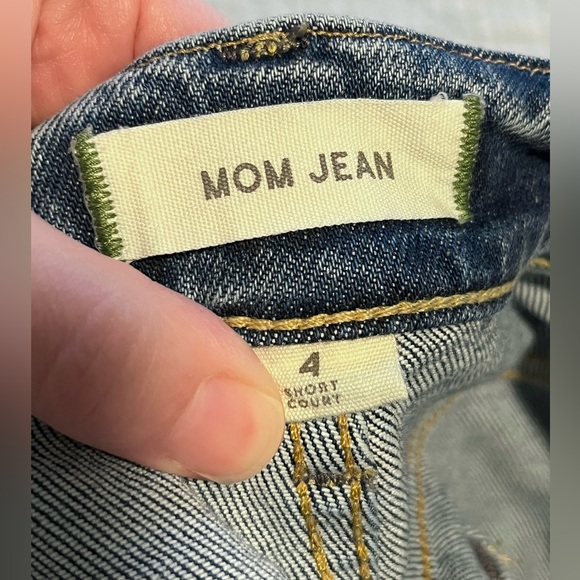 AE77 Premium Mom Jean - 4 Short - Picture 9 of 13